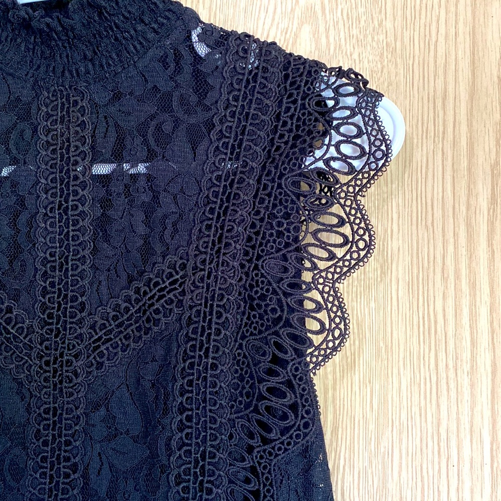 •blouse• - Picture 3 of 7
